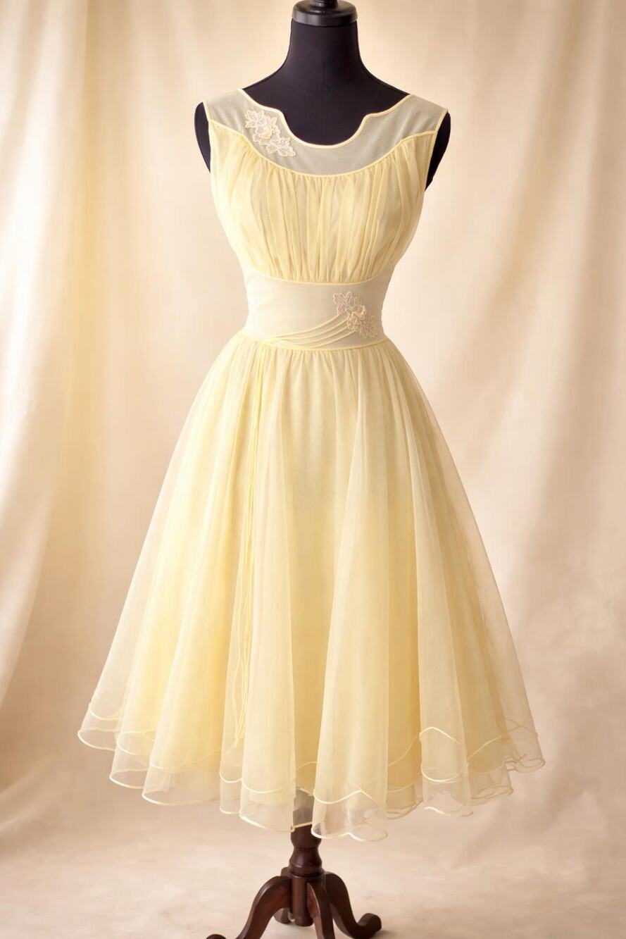 Rare Vintage 1960s Shadowline Butter Yellow Nylon Nightgown Full Skirt XS